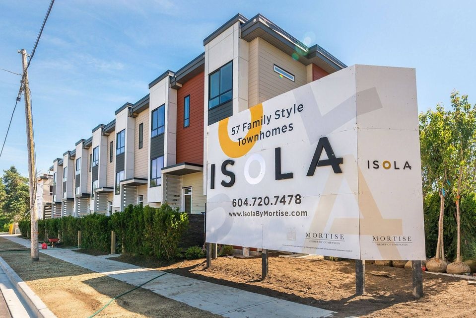 Isola Townhouse Development in Surrey BC sold by Vantage West Project Sales